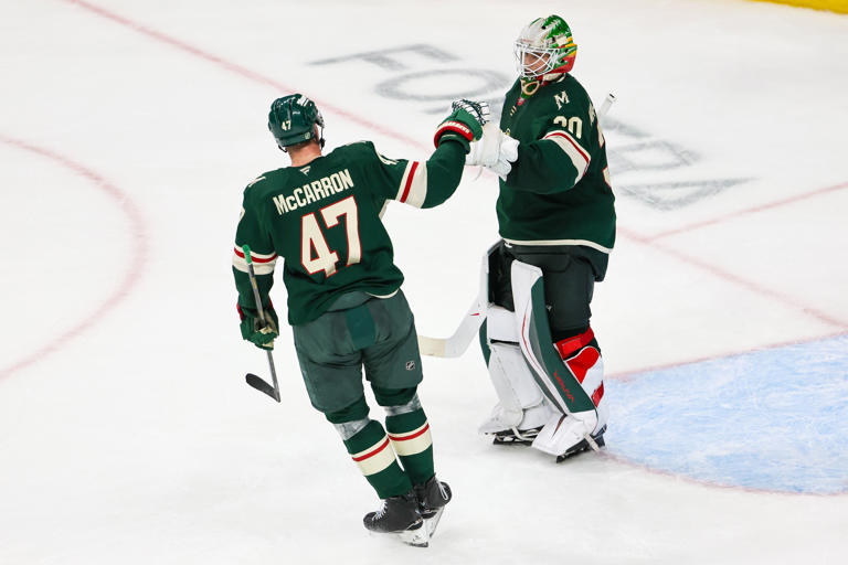 Wild's Sturm sent to hospital for exam after puck strikes his head ...