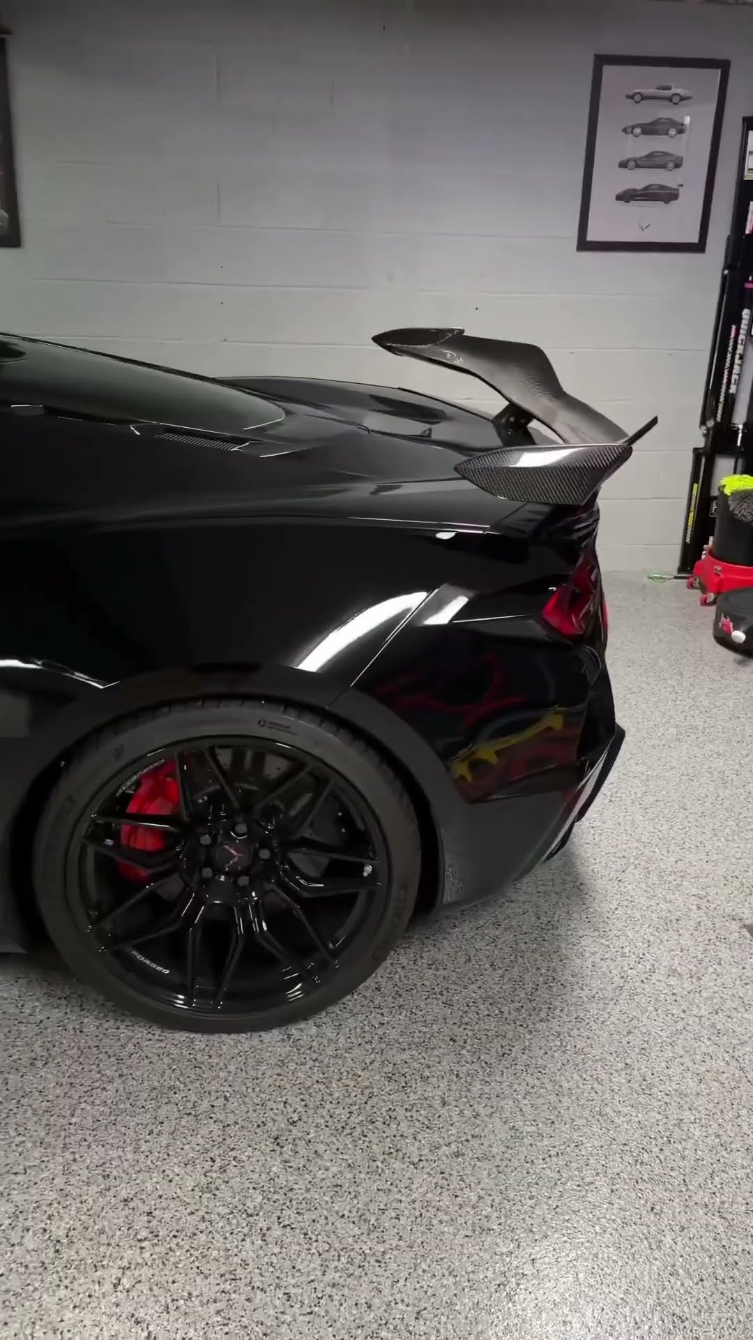 My C8 Corvette Z06 looks like it’s going 200mph while standing still! 😍