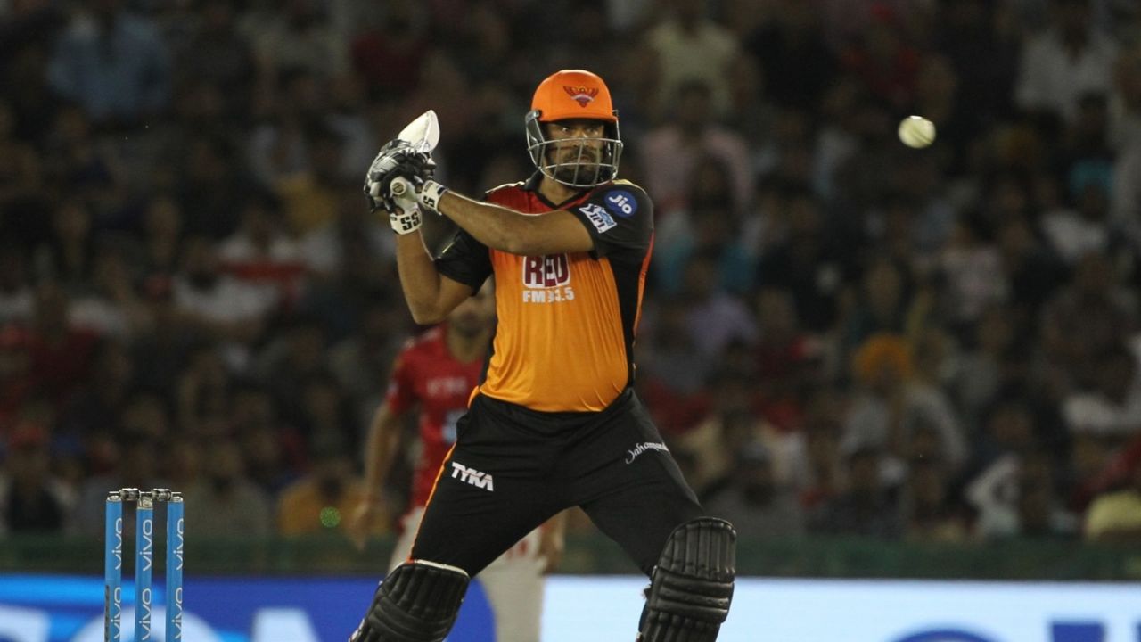 Watch: Yusuf Pathan turns back time, smashes four gigantic sixes ...