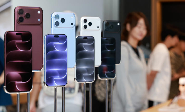 Smartphone market shrinks amid AI memory surge
