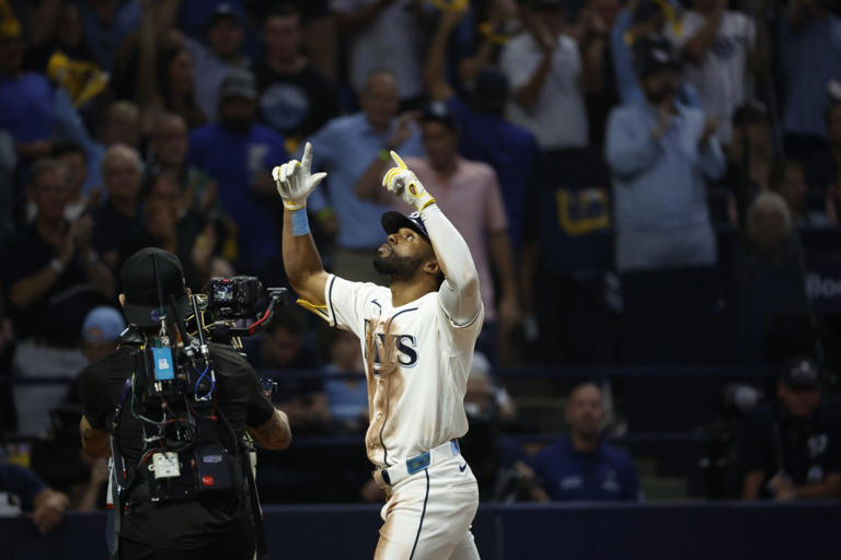 Nathaniel Lowe’s clutch hit lifts Guardians to ALCS Game 1 win over Rays