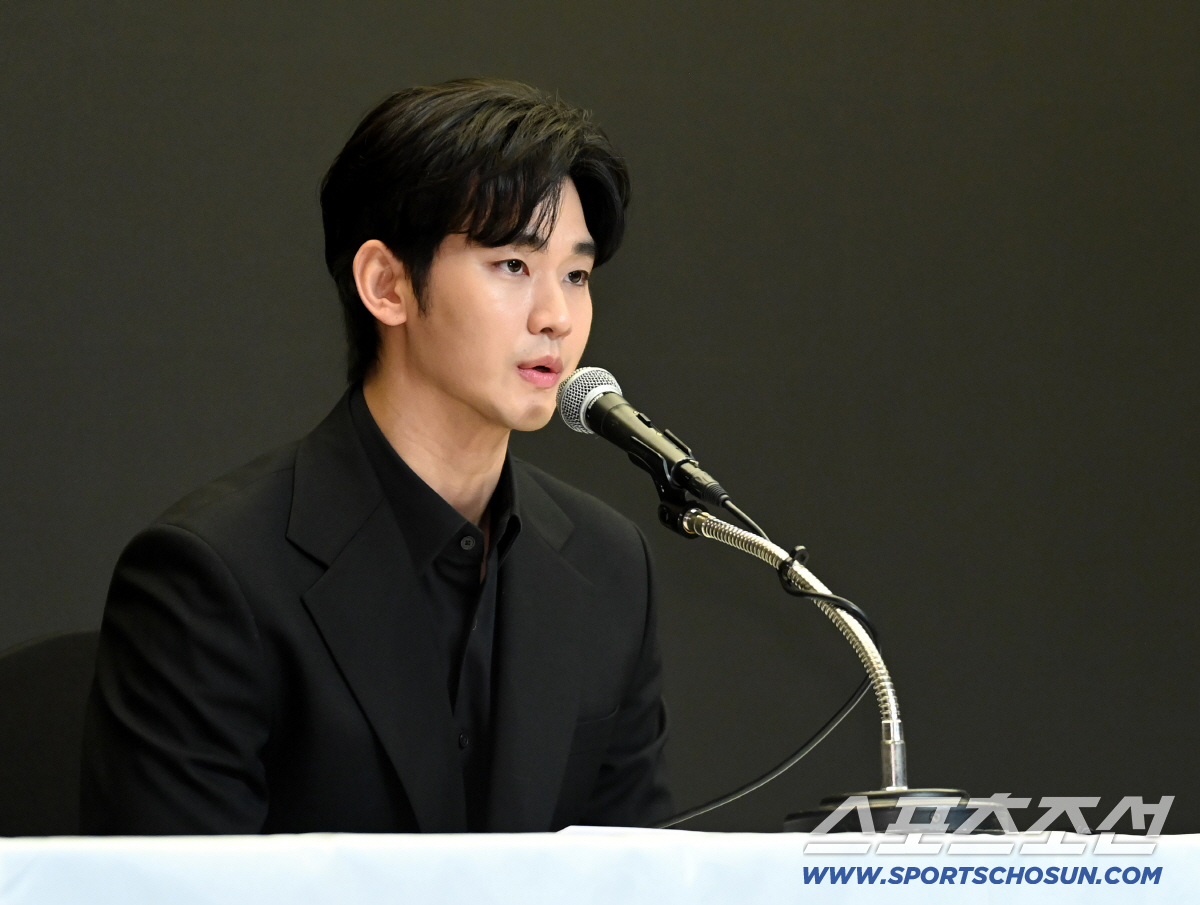 I want to hug you: Celebrity A was behind fake KakaoTalk chats ...