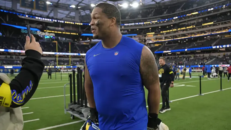 Rams' Alaric Jackson punches Bills' Bradley Chubb on the field after ...