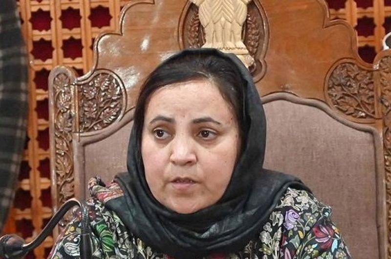 Medical interns hold meeting with Sakeena Itoo