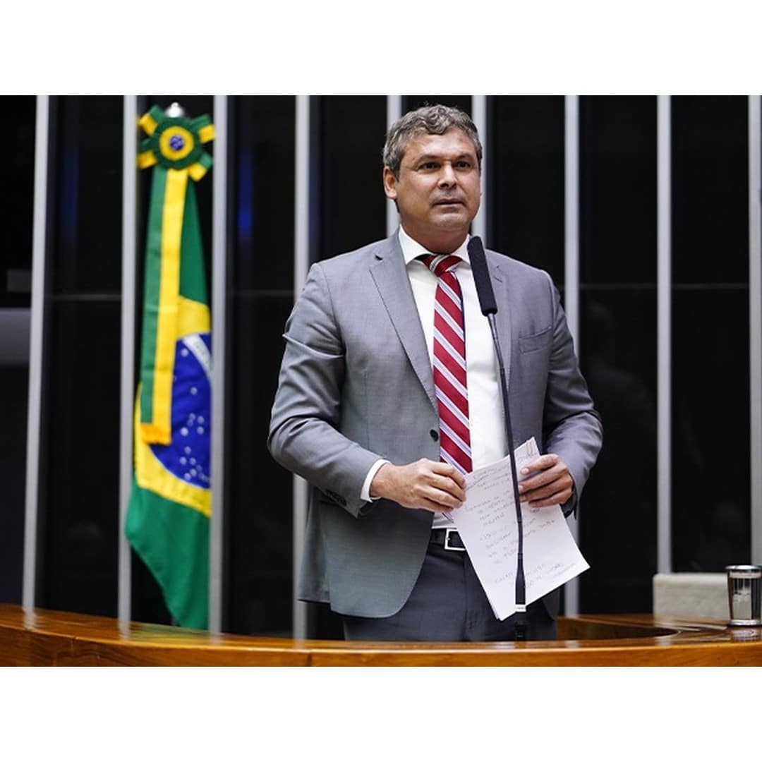 Lindbergh (PT) é reeleito deputado federal pelo Rio de Janeiro com 181. ...