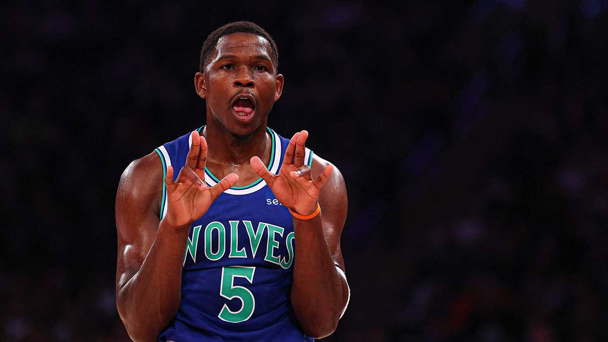 Watch Timberwolves’ Anthony Edwards beat 1st half buzzer with logo 3 vs ...
