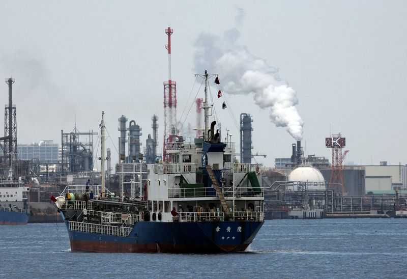 政府、ホルムズ海峡を避けた原油調達の輸送費を補助へ エネルギー安全保障の3法案を閣議決定