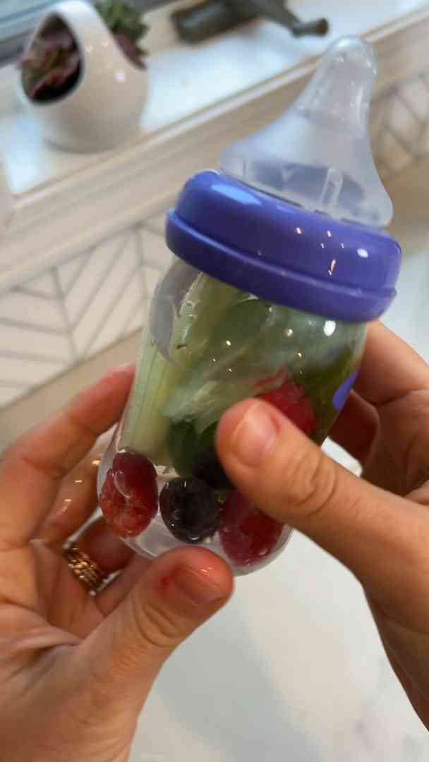 Quick fruit and vegetable juice ready in one minute