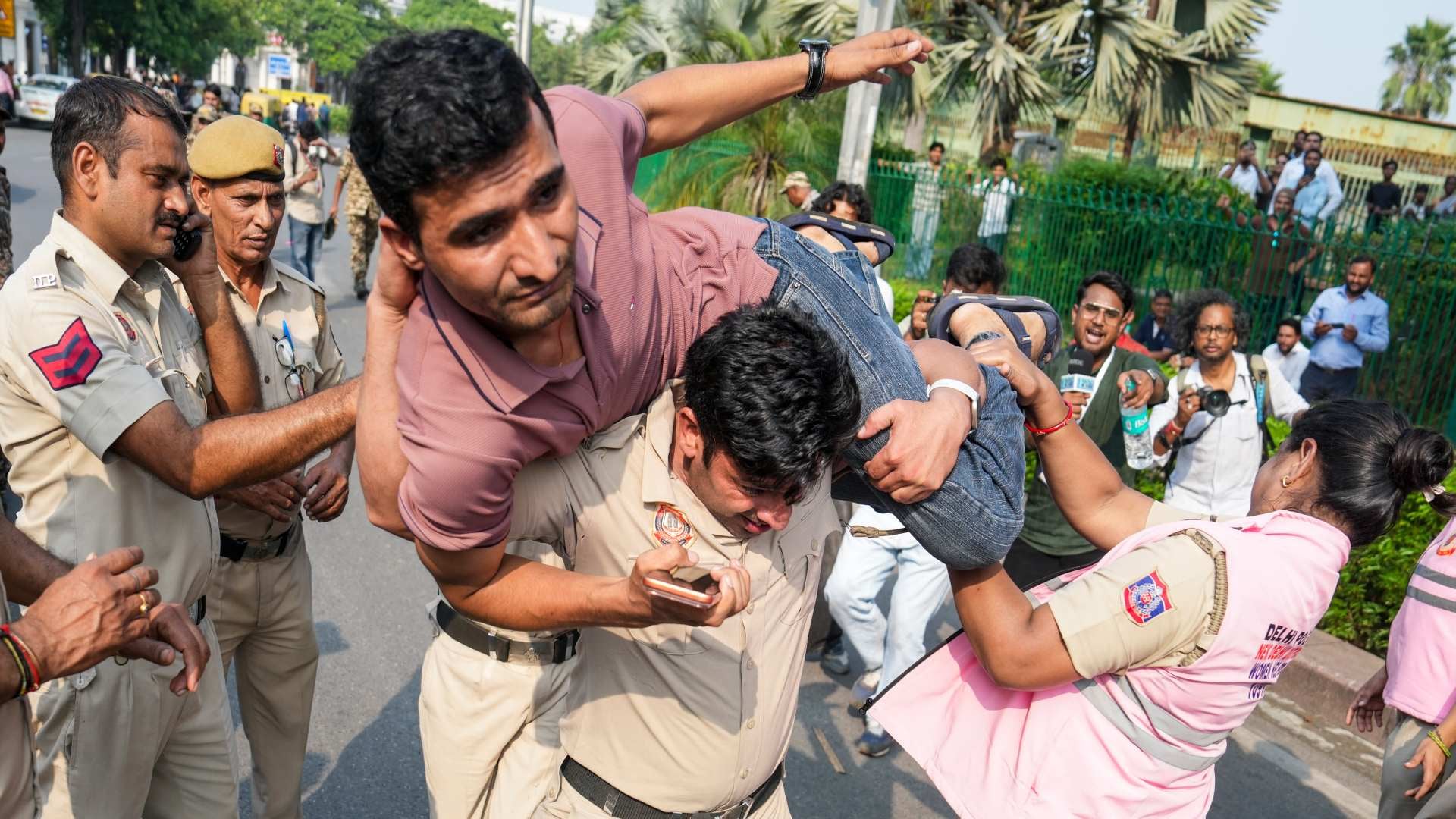NSUI stages flash protest against CEC at Connaught Place; national ...