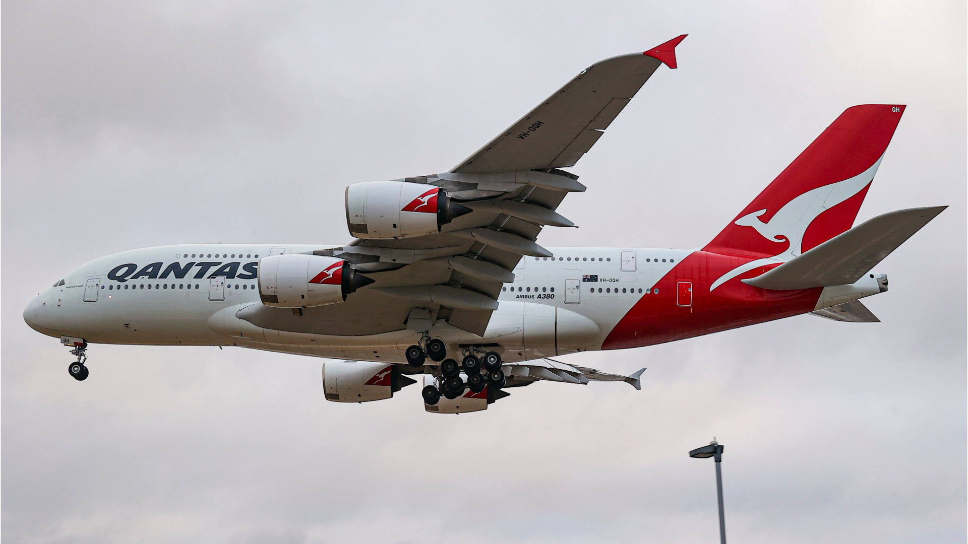 Qantas grounds flight after bedbug outbreak on Rome to Perth route