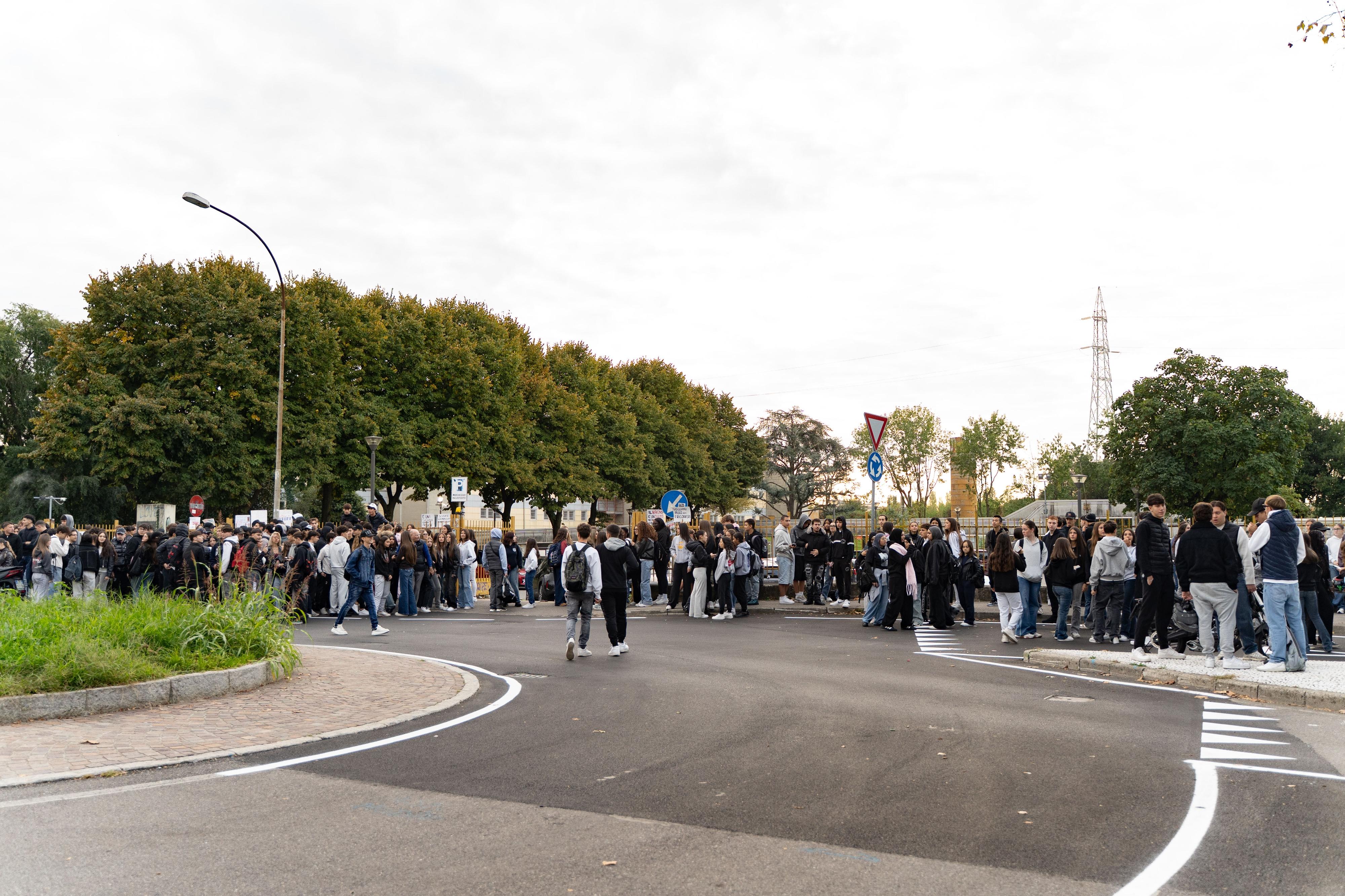 Protesta studentesca al Primo Levi di Bollate: 