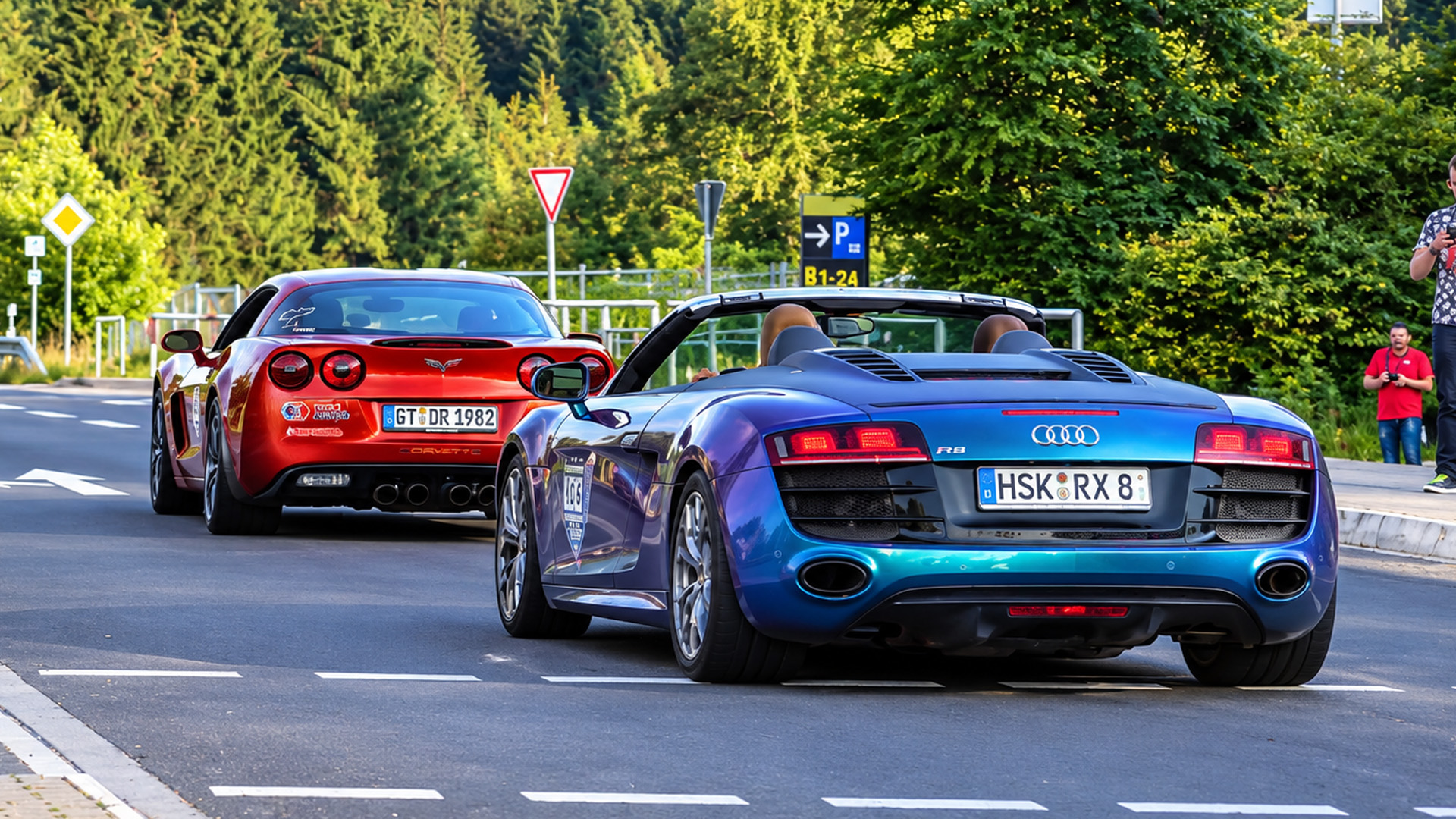 Supersportwagen sorgen am Nürburgring Boulevard für laute Auspuffsounds