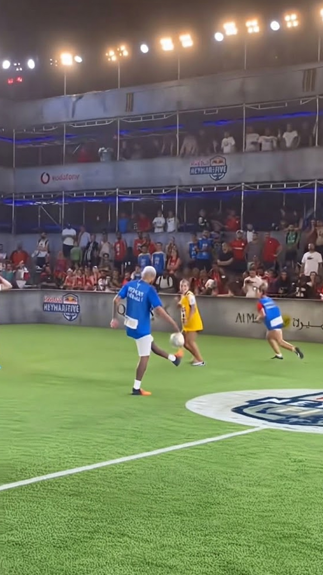 Neymar makes impossible ball control look effortless