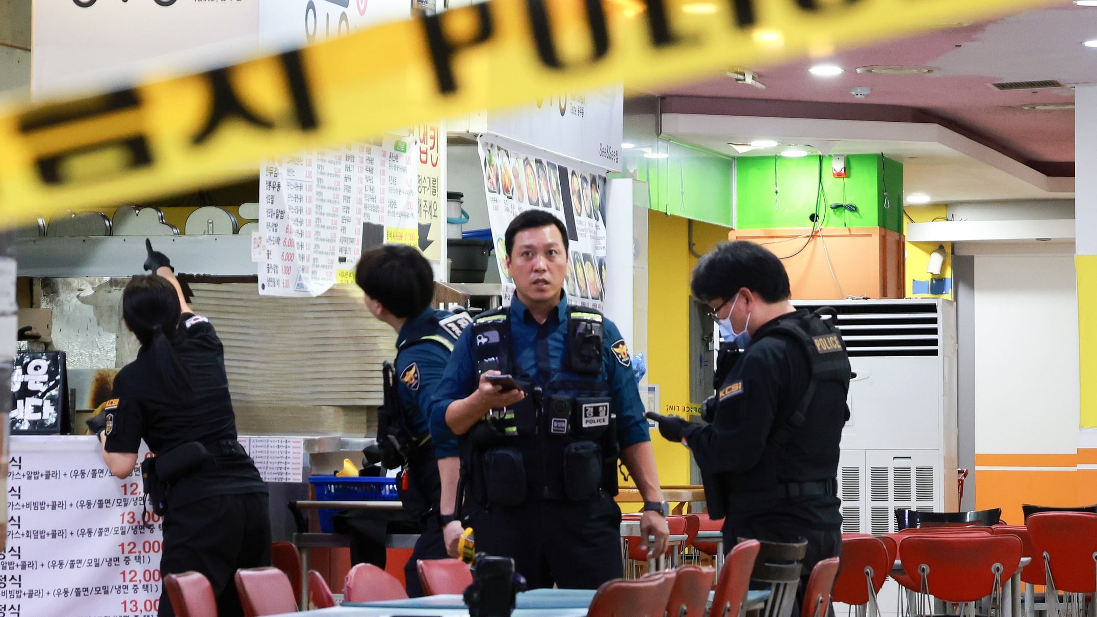 60s man stabs 8 in Incheon commercial building