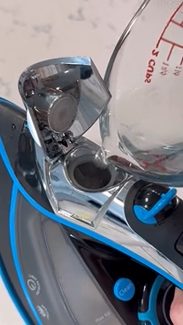 Easy iron cleaning techniques for better pressing results