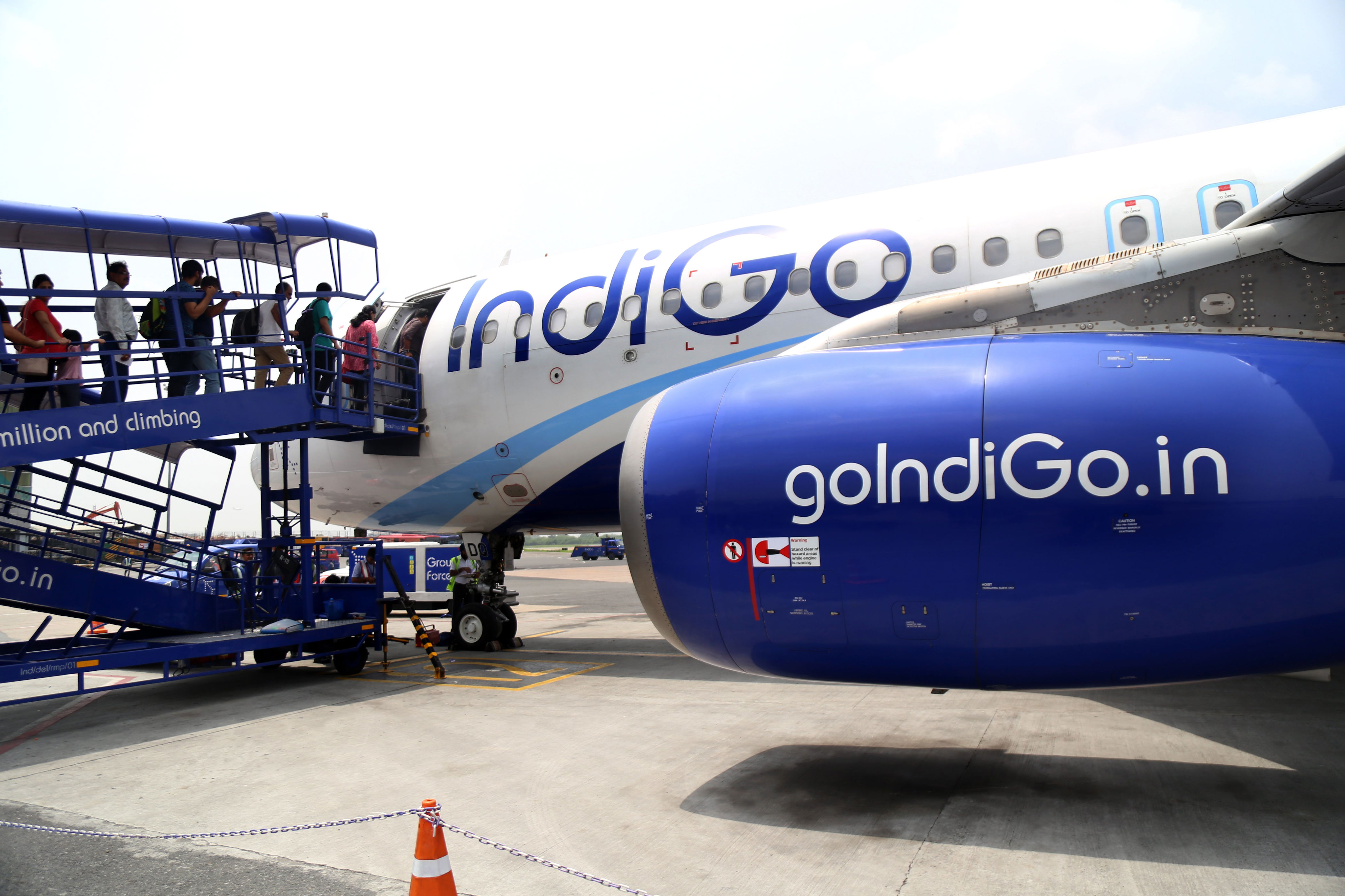 See the dramatic moment a power bank exploded on IndiGo Air flight