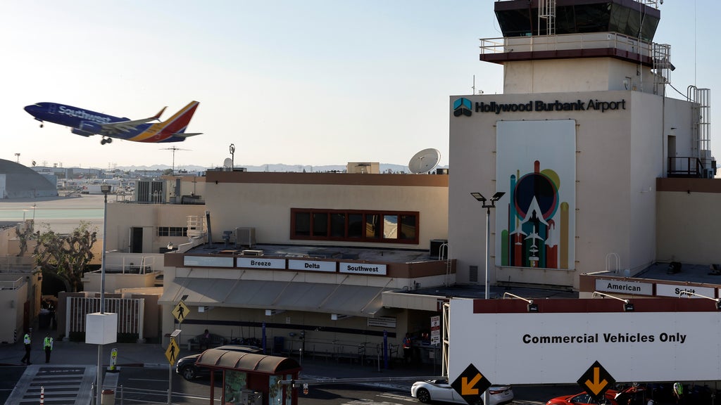Final flights depart from Hollywood Burbank Airport ahead of new ...