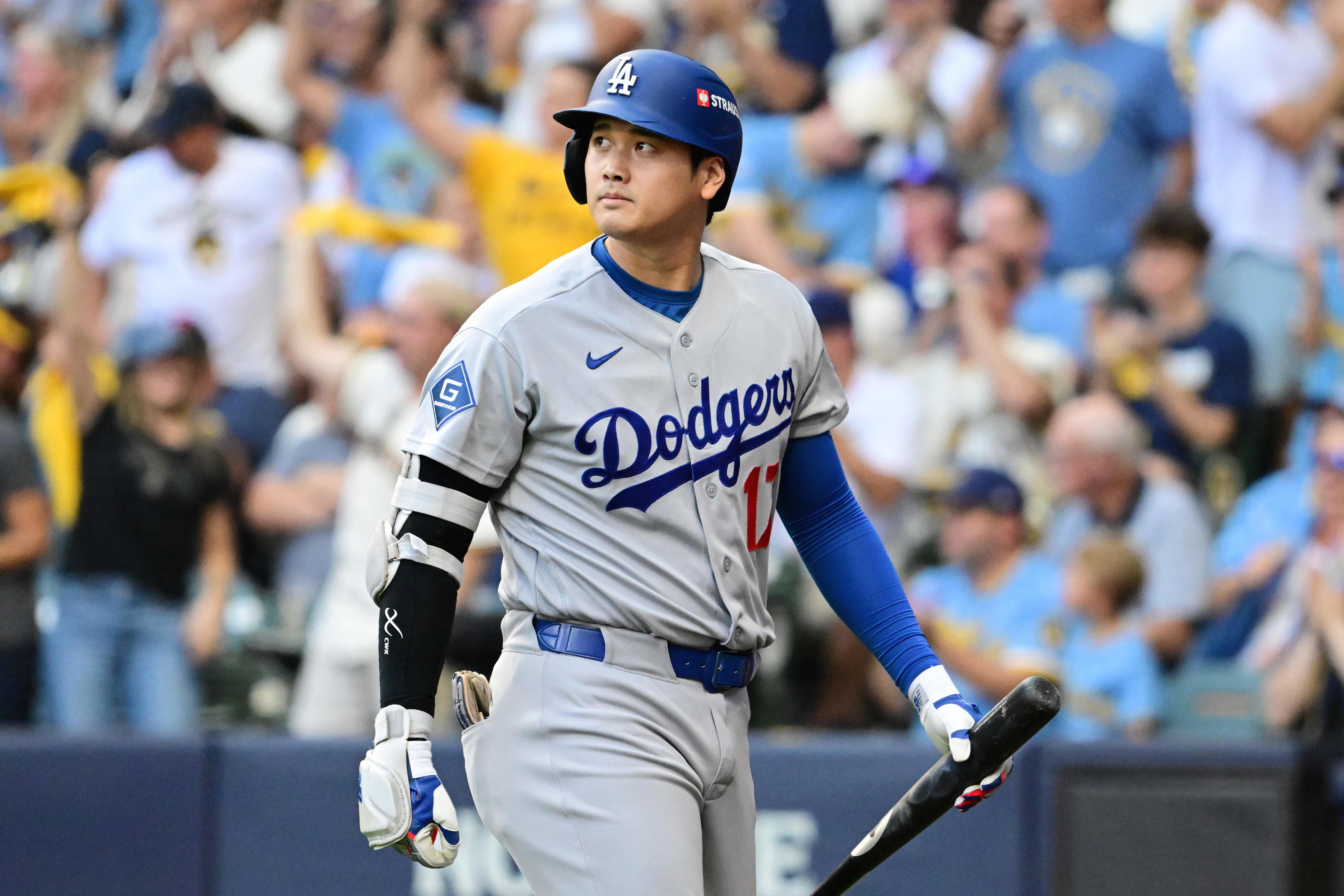 Dodgers insist they're not panicking, but there's concern about Shohei ...