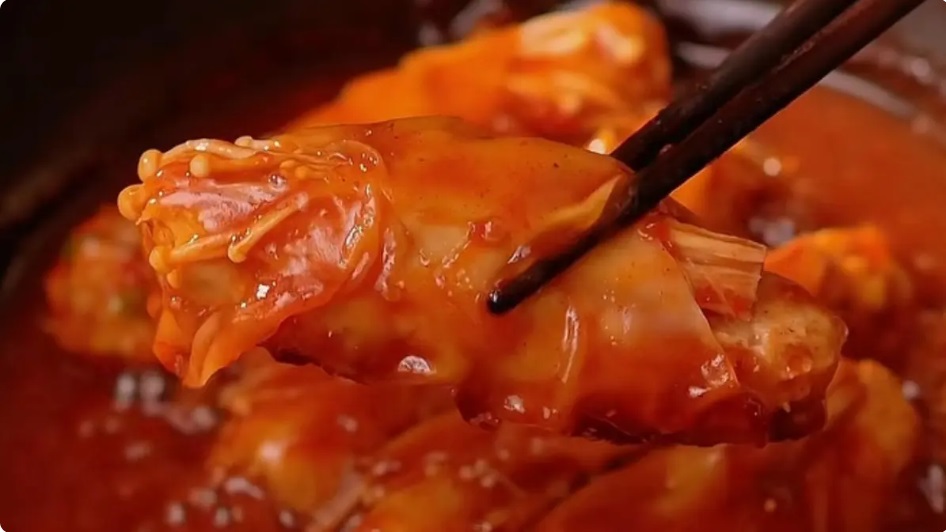 Dimsum gulung enoki saus lava, camilan pedas gurih yang bikin nagih