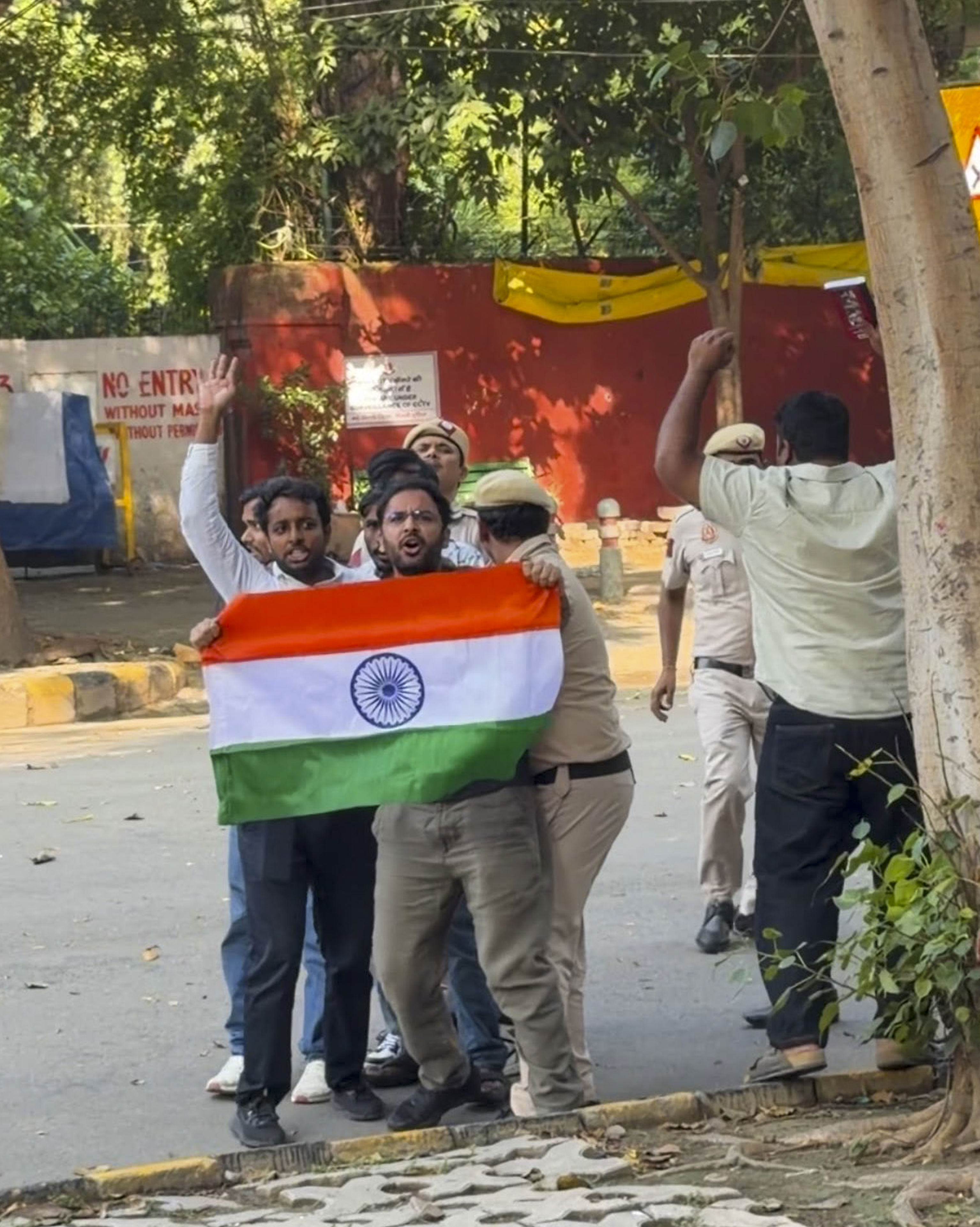 Defiant CJP leaders 'reclaim' Jantar Mantar, detained again