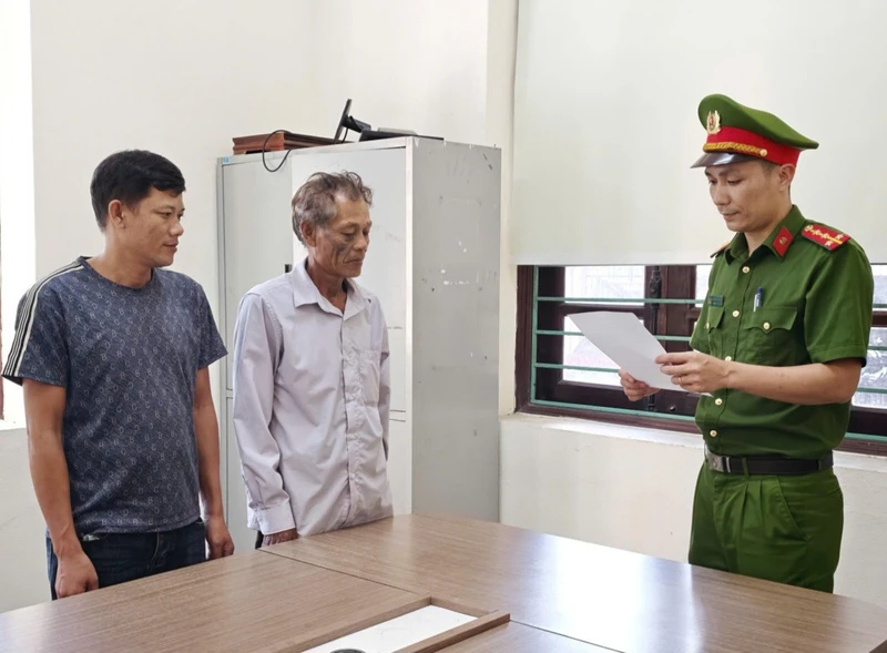 Khởi tố hai bố con giấu 9 thiết bị giám sát hành trình tàu cá