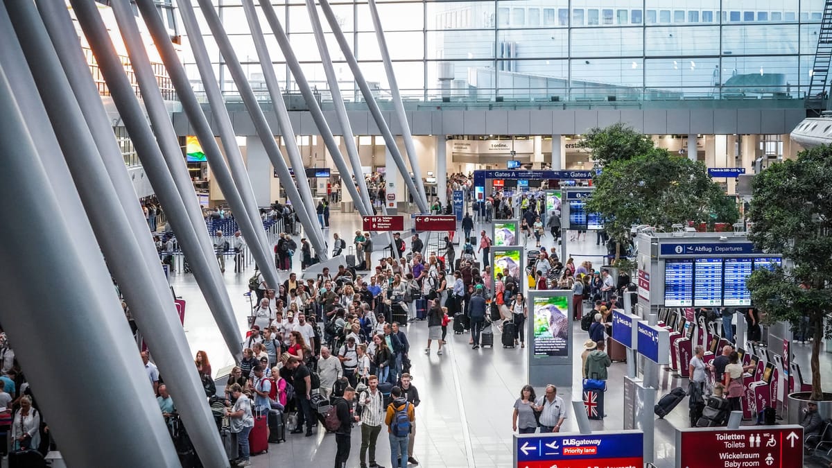 Insolvenz am Flughafen Düsseldorf: Acht Geschäfte werden geschlossen