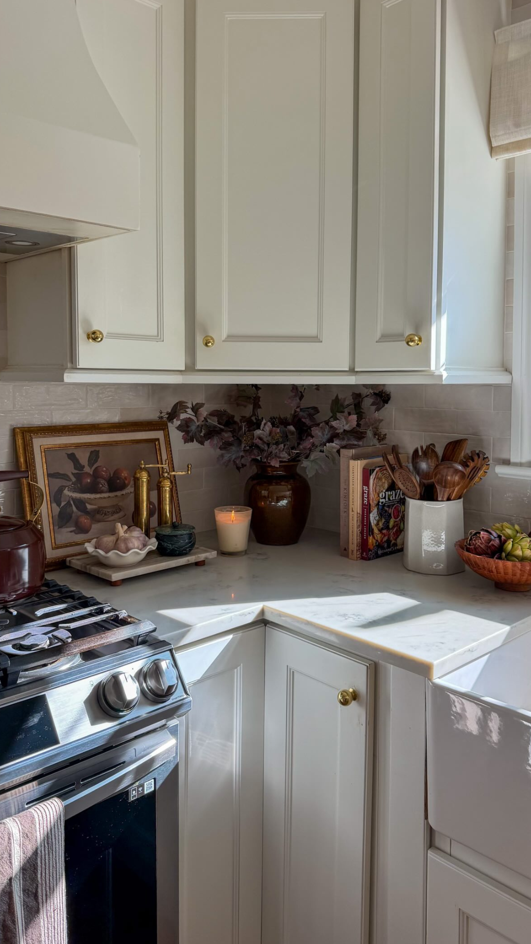 Cozy kitchen counter styling ideas with elegant decor accents