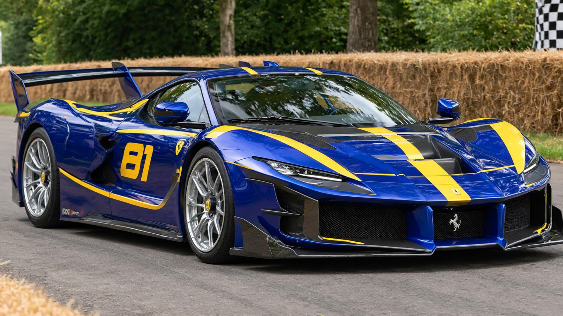 1036 HP Ferrari FXX K Evo accelerates with V12 power