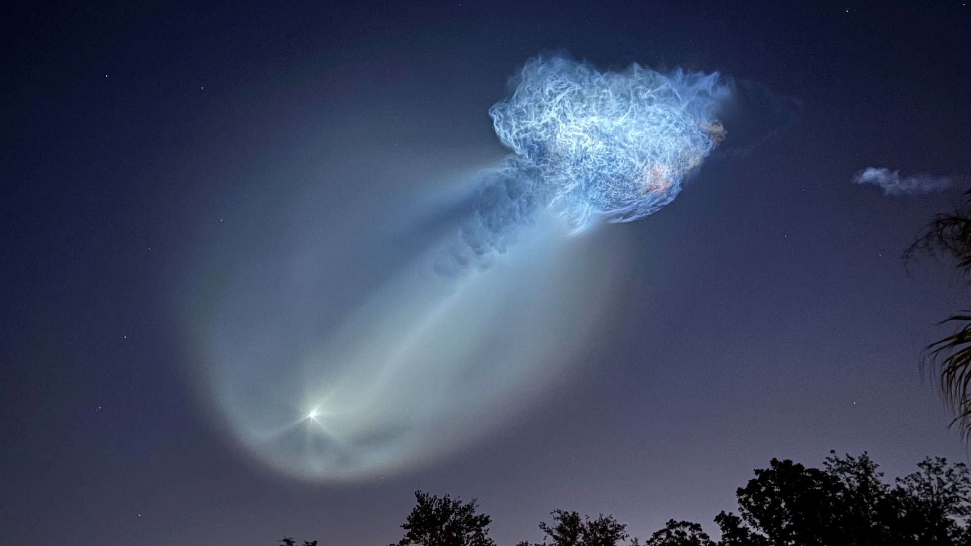 Early morning SpaceX rocket launch creates impressive sky spectacle