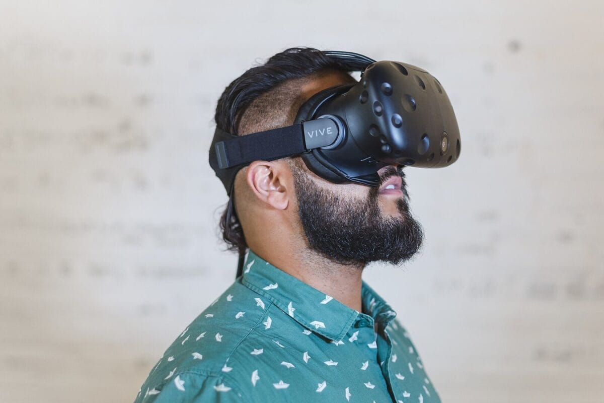 Best VR headset and smart AI and audio glasses under Rs. 50,000 for ...