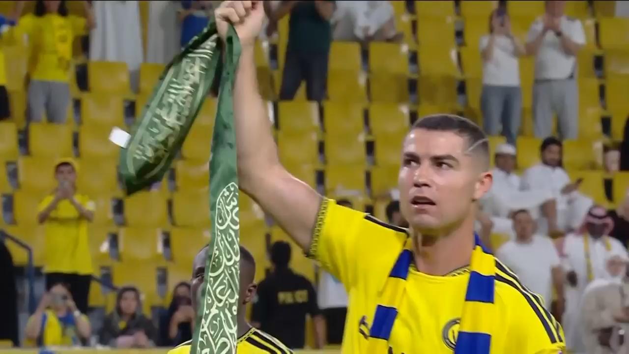 Moment: Ronaldo proudly wears Saudi-flag scarf after match interrupted ...