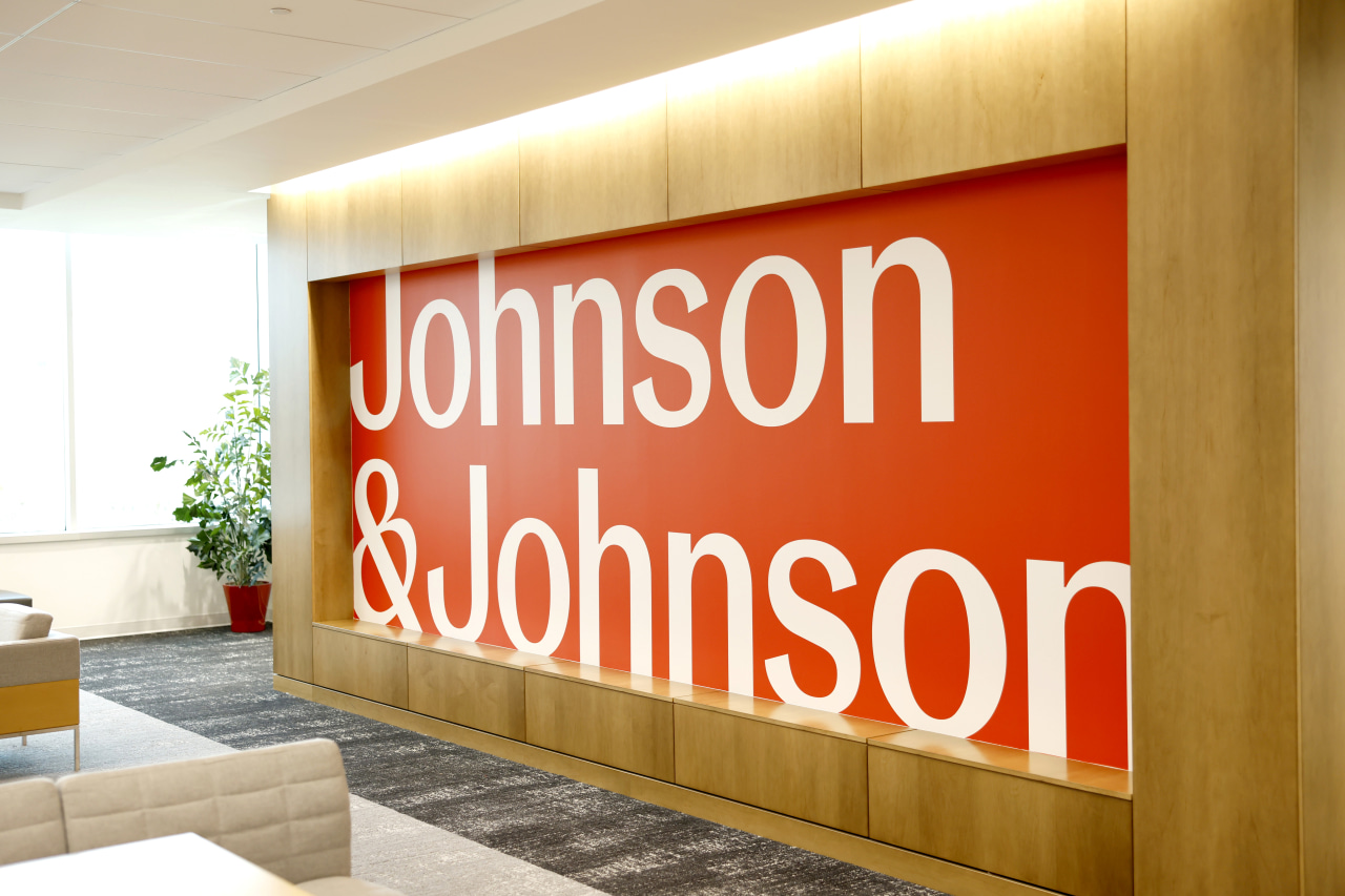 J&J is leaning toward spinning out its hips-and-knees business
