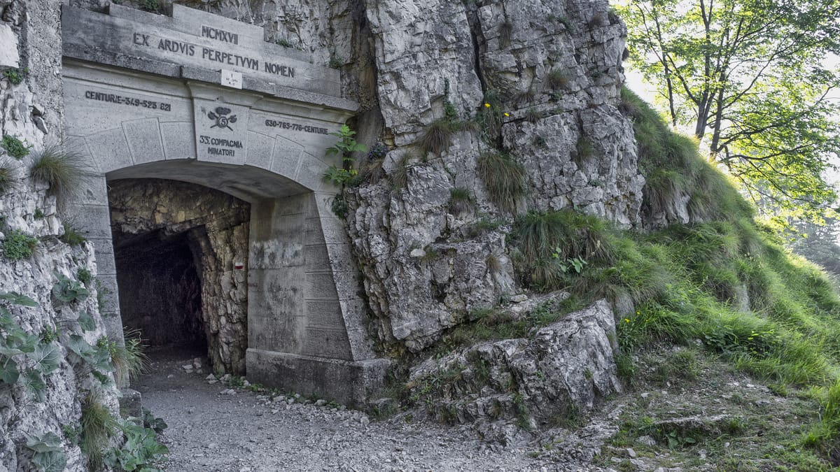 Italien: Historischer Tunnel-Wanderweg vermüllt