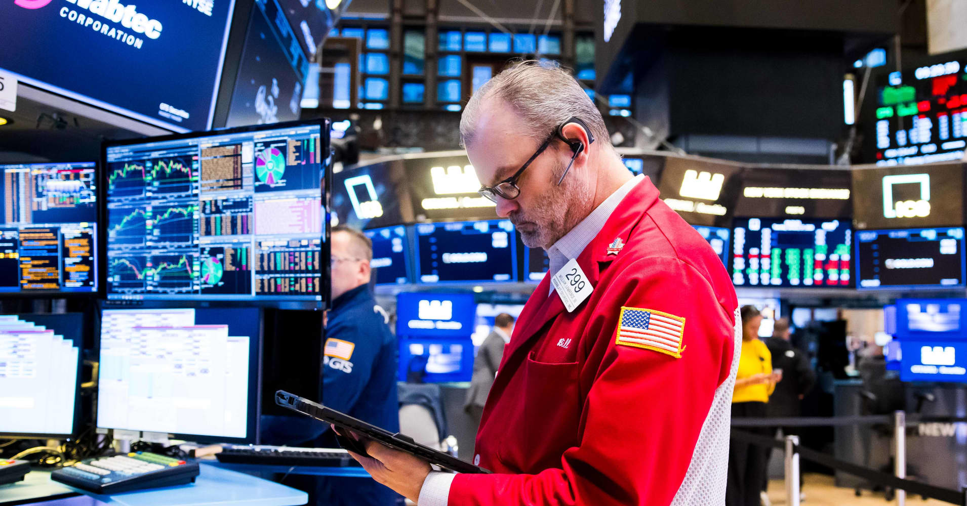 10-year Treasury yield falls as energy prices stabilize