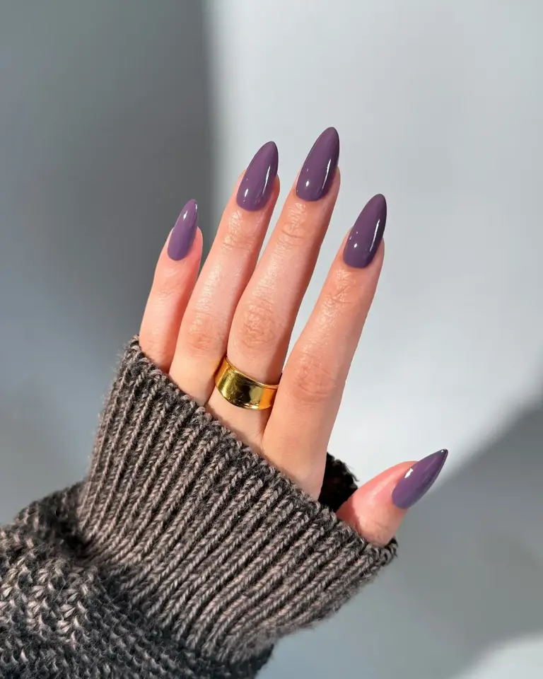 5 fall nail colors για μια ρομαντική, μυστηριώδη διάθεση