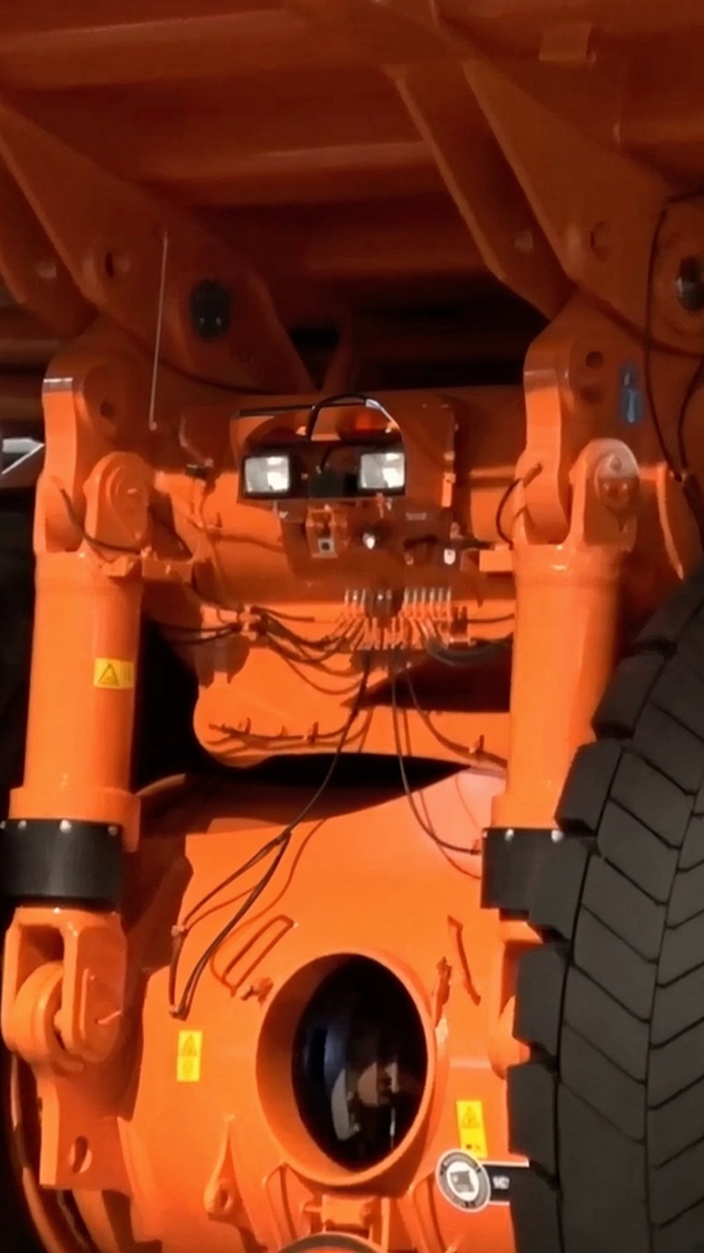 Overhauling a Hitachi EH4000 track rod