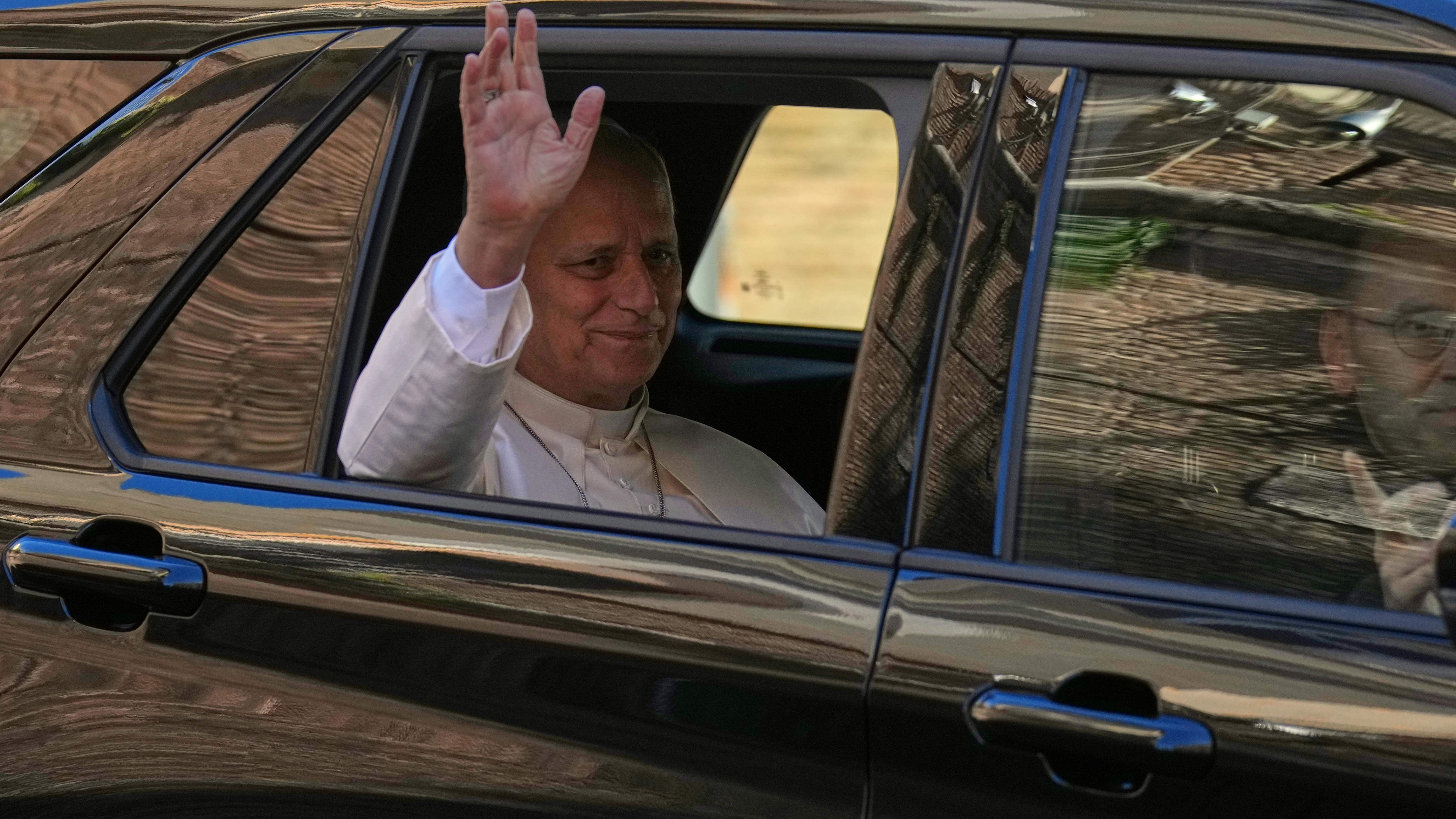 Pope Leo arrives at hospital ahead of surgery to remove lung nodule