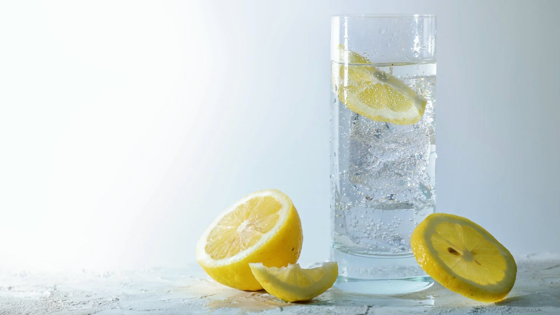 How drinking lemon water every morning affects your teeth