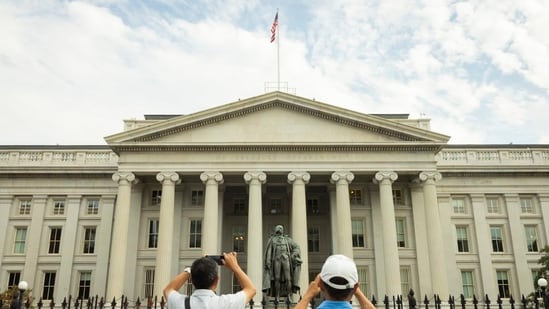 US Treasury yields today: 10-year yield falls as oil prices drop ahead ...