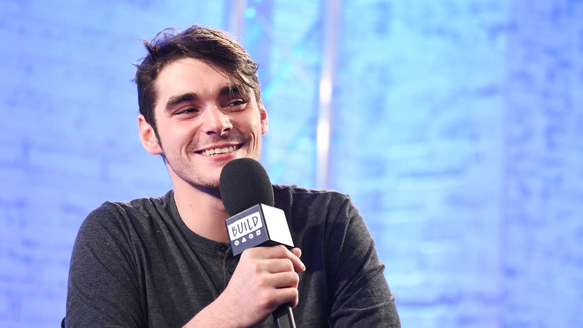 'Breaking Bad' stars pay emotional tributes to RJ Mitte: Bryan Cranston ...