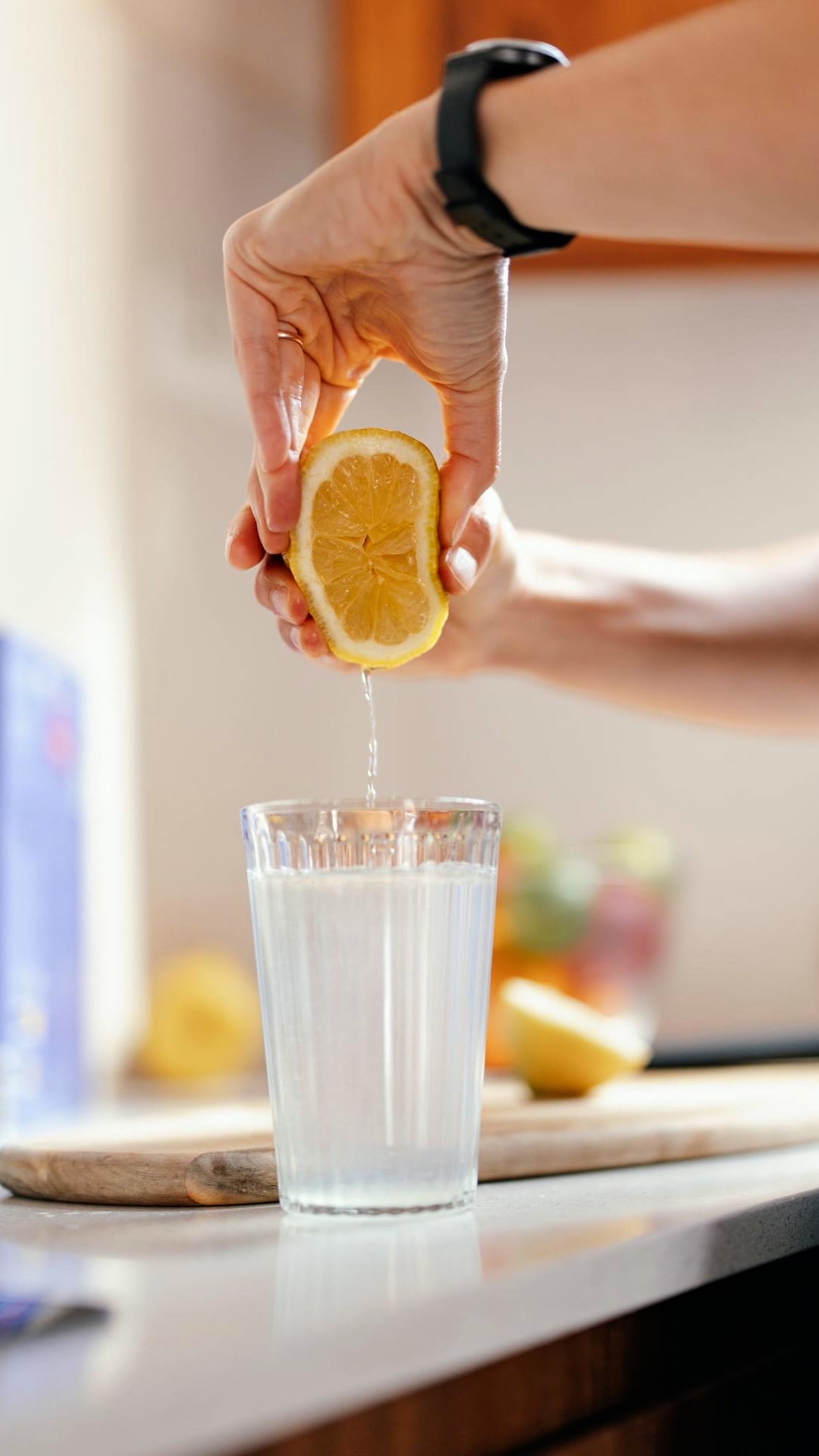 How drinking lemon water every day affects your teeth
