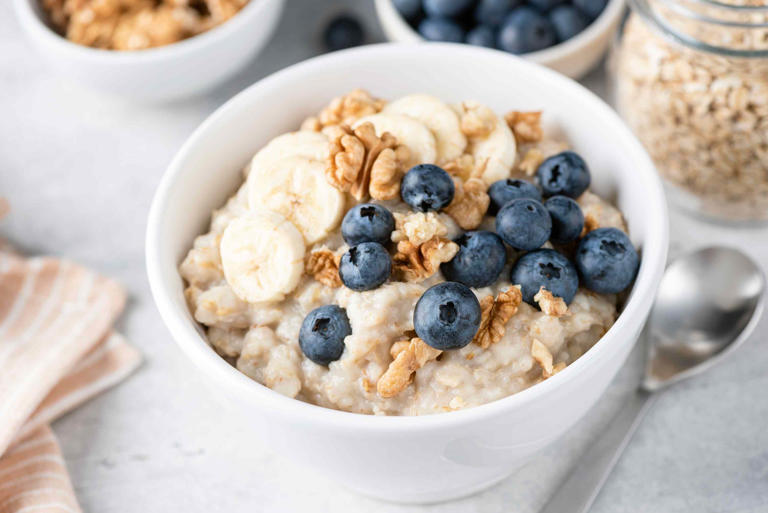 The one oatmeal topping dietitians recommend for brain, heart, and gut ...