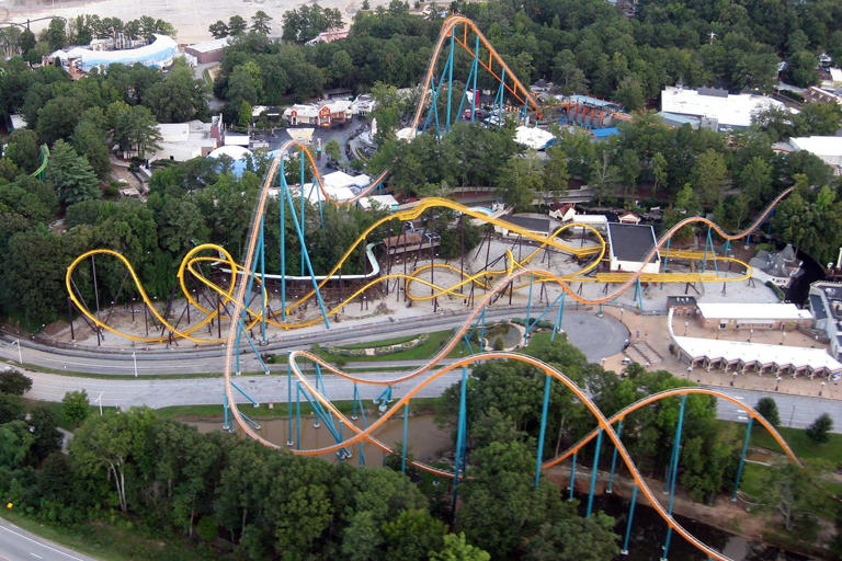 18-year-old dies after falling out of temporary amusement park ride in ...