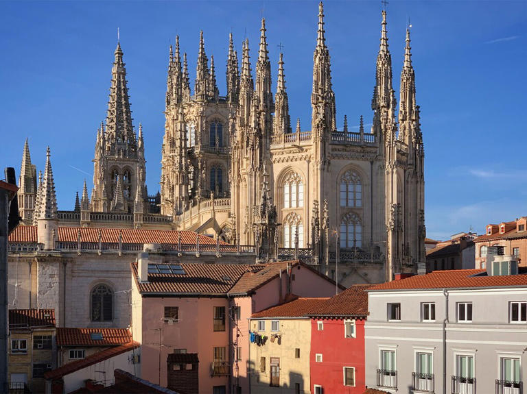 En Burgos buscan a un empleado del ayuntamiento que cobró 279 euros sin ...