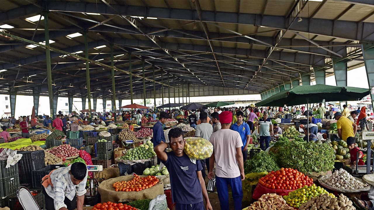 Food inflation, crude oil to dictate RBI rate hikes, says report