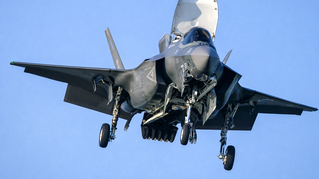 America lost a $100 million fighter jet after its pilot ejected - then ...