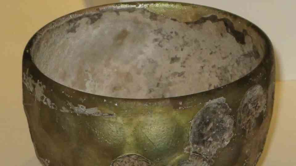 A primitive kiln produced its first glass after crucibles cracked