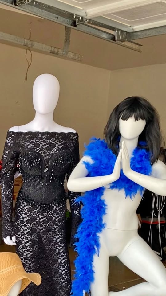 She pretended to be a mannequin and scared her friend