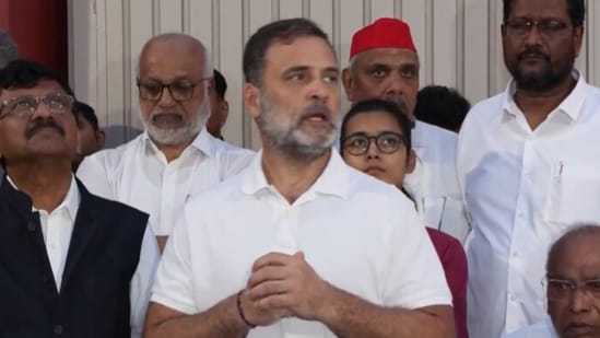 Delhi protest live: INDIA bloc MPs hold presser after Rahul's high tea ...