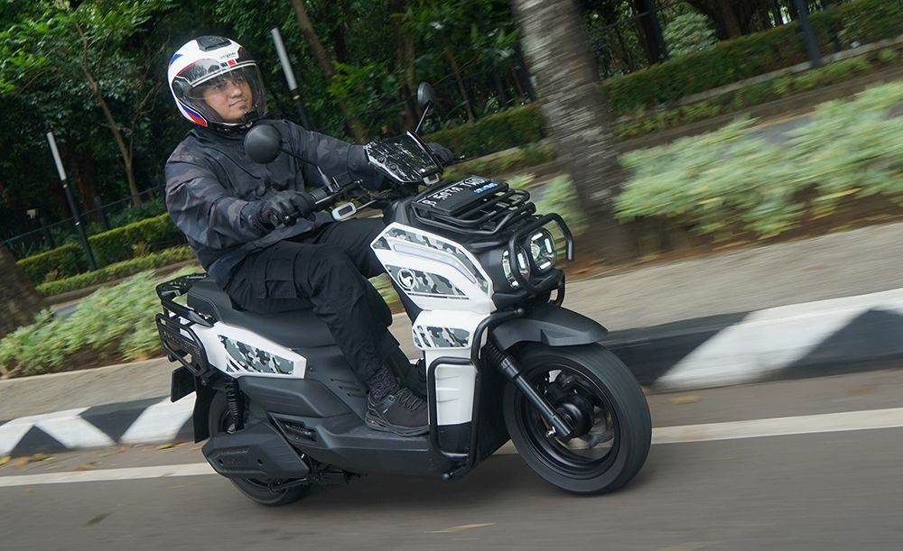 Motor ini cuma Rp 26 jutaan tapi banjir fitur modern, mirip moge ...